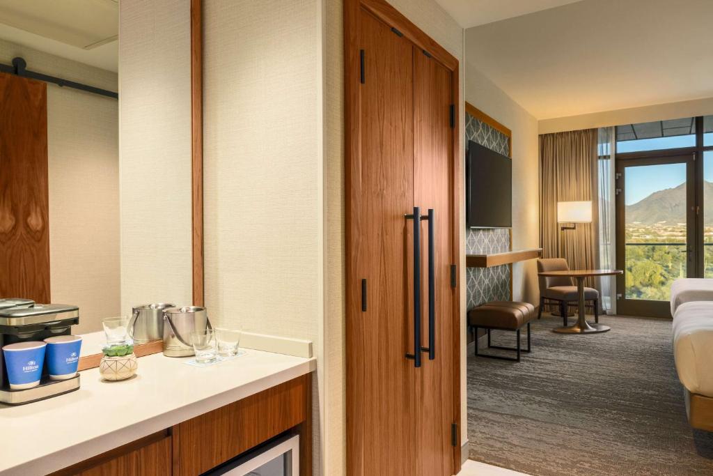 Hilton North Scottsdale At Cavasson photo