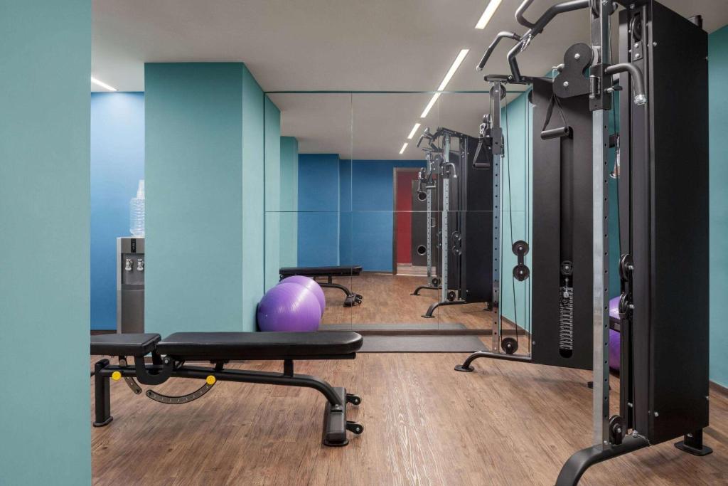 Fitness centrum a/nebo fitness zařízení v ubytování Athens Key Hotel, Trademark Collection by Wyndham