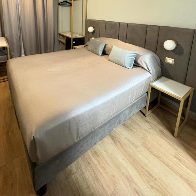 Postelja oz. postelje v sobi nastanitve Hotel RomAntica
