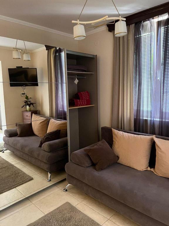 TV a/nebo společenská místnost v ubytování Apartments Ivanišević