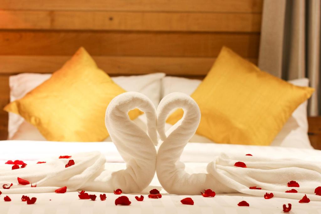 Een bed of bedden in een kamer bij Angkor Heart Bungalow
