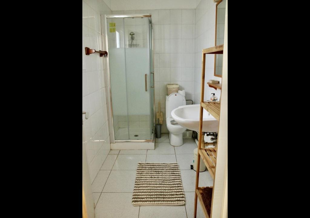 Koupelna v ubytování Studio Room Ensuite by the Beach, Entire Independent Unit