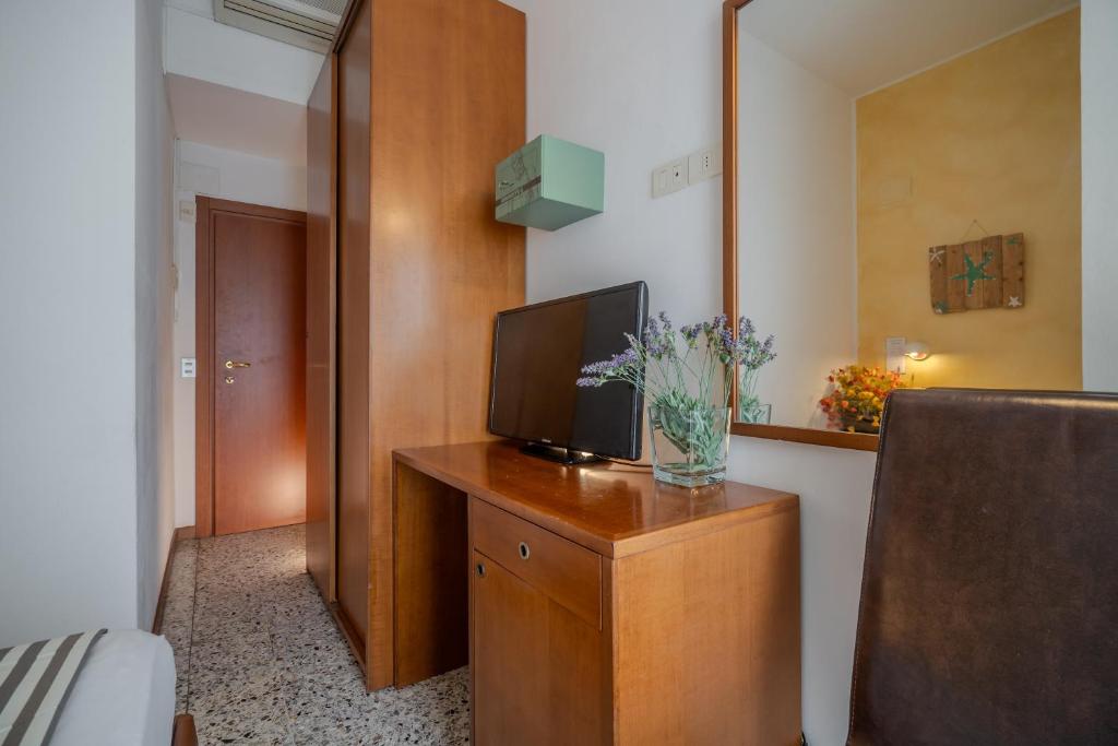 TV a/nebo společenská místnost v ubytování Hotel Mia