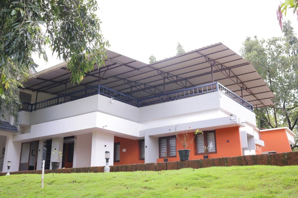 The Kannur Club Aralam Guest House - Housity