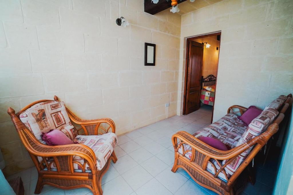 Posezení v ubytování Villa Getaway with Private Pool