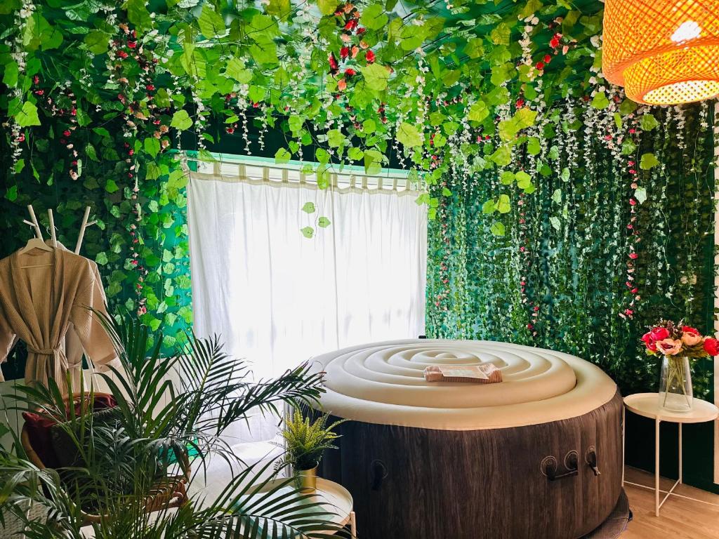 a room with a tree stump with a bath tub at Chez Jade - Spa, Gare et centre ville in Rennes