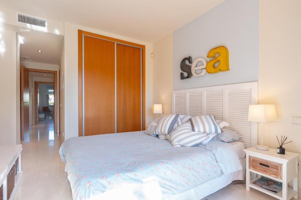 Postel nebo postele na pokoji v ubytování Sailor House con piscina en la nueva Milla de Oro