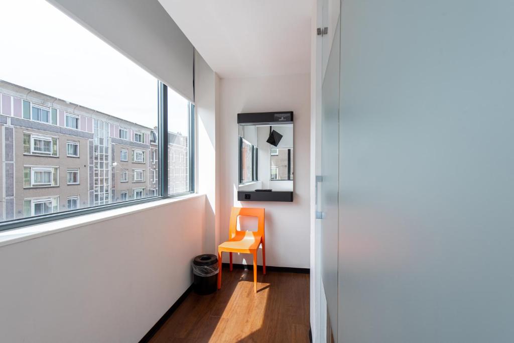 easyHotel Amsterdam City Centre South - Resim 12