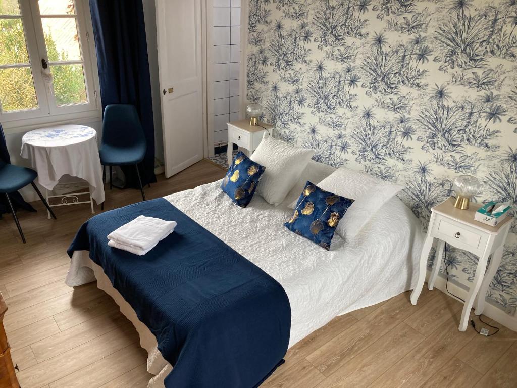 Postel nebo postele na pokoji v ubytování Les chambres d'hôtes Le Val d'Honfleur