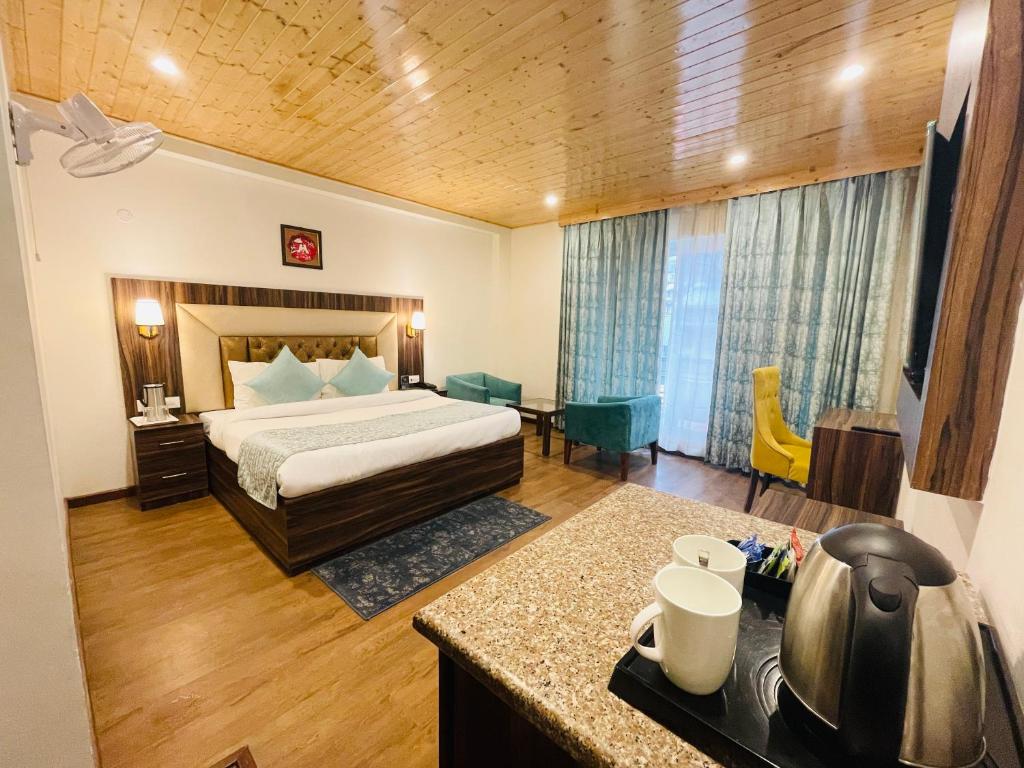 Postel nebo postele na pokoji v ubytování Simsa Heights Manali