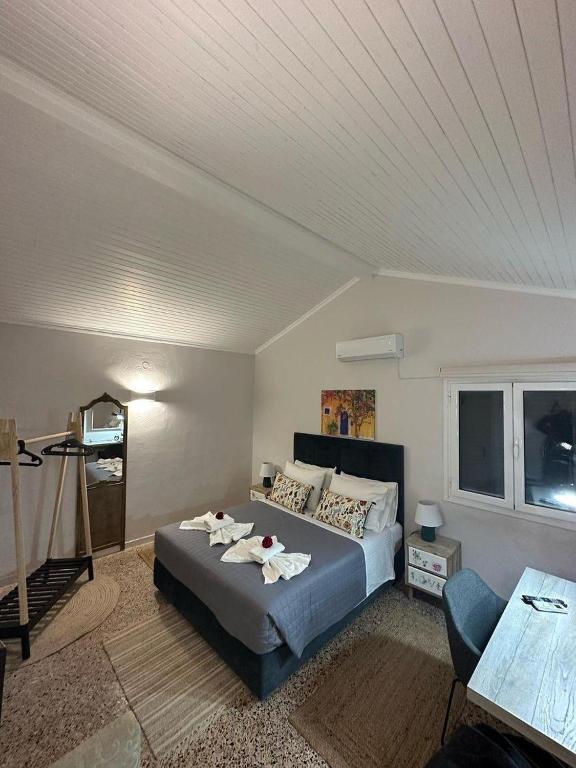 Posteľ alebo postele v izbe v ubytovaní Kanakades Olive Cottage