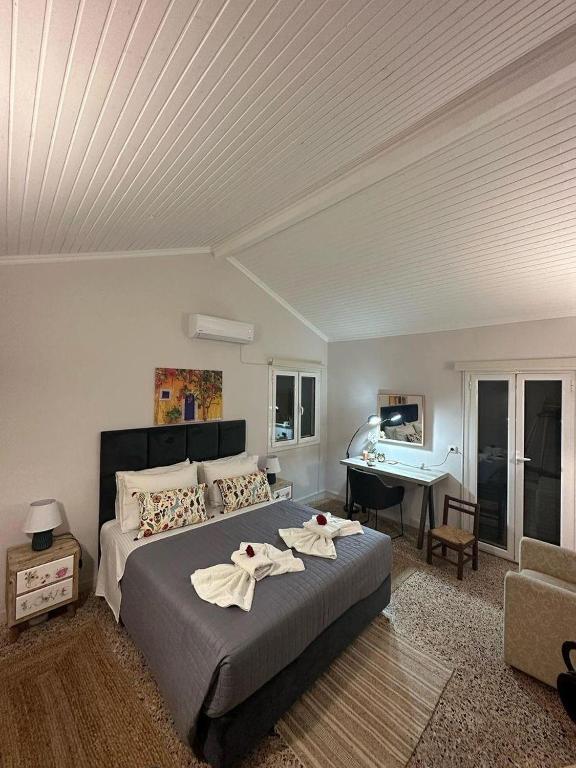 Posteľ alebo postele v izbe v ubytovaní Kanakades Olive Cottage
