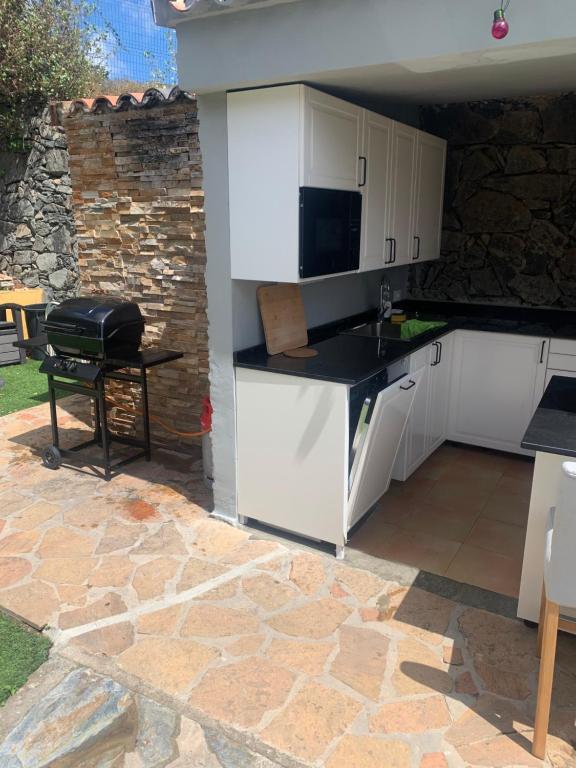 Kuchyň nebo kuchyňský kout v ubytování Villa Mirador Los Hoyos
