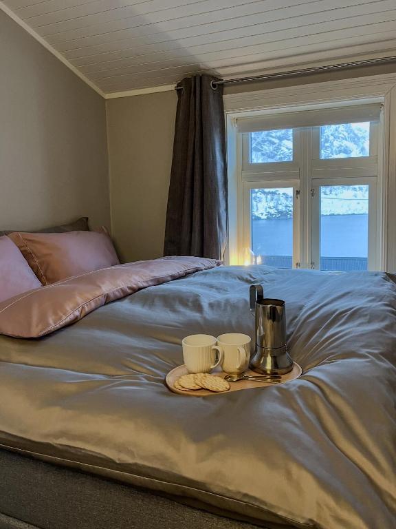 Кровать или кровати в номере Husly Reine - your home with Reinebringen view