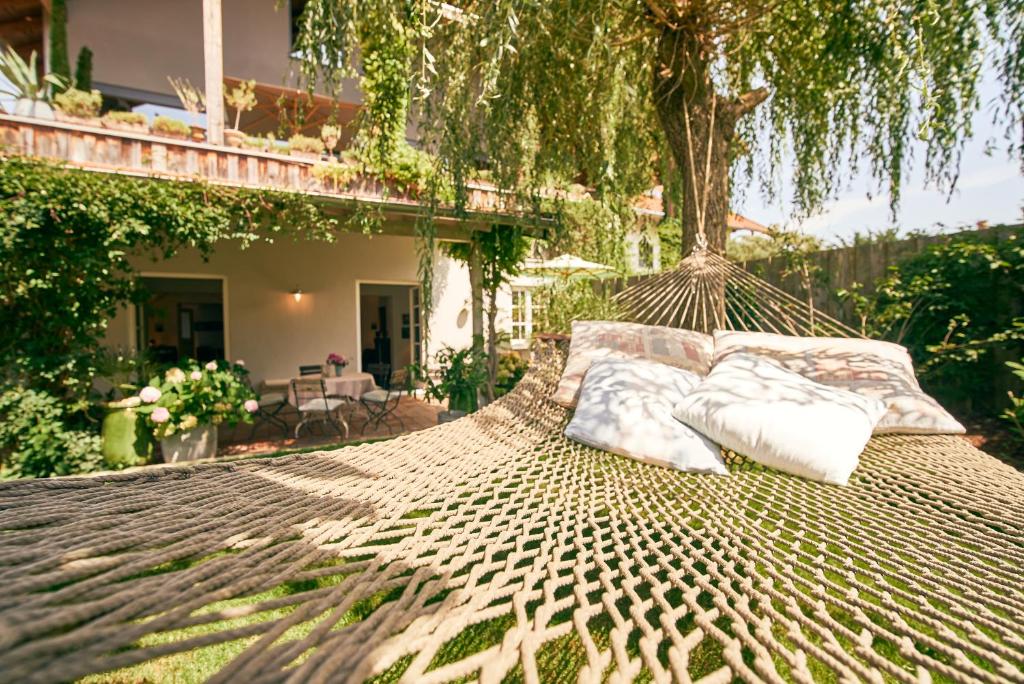 a hammock with pillows and a tree in a yard at Linnerhof in Hart
