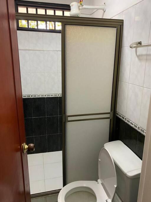 Koupelna v ubytování apartment in neiva goliat 101