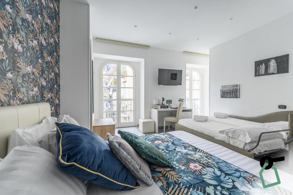 Hotiday Room Collection - Napoli Sant'Arcangelo - Resim 2