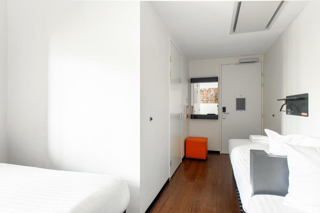easyHotel Amsterdam City Centre South - Resim 24