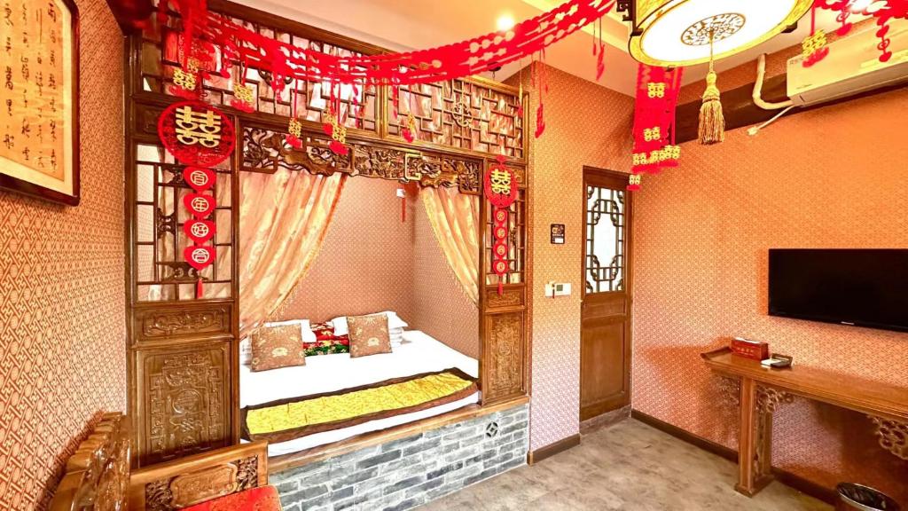 Postel nebo postele na pokoji v ubytování Pingyao Hu lu wa Home Inn