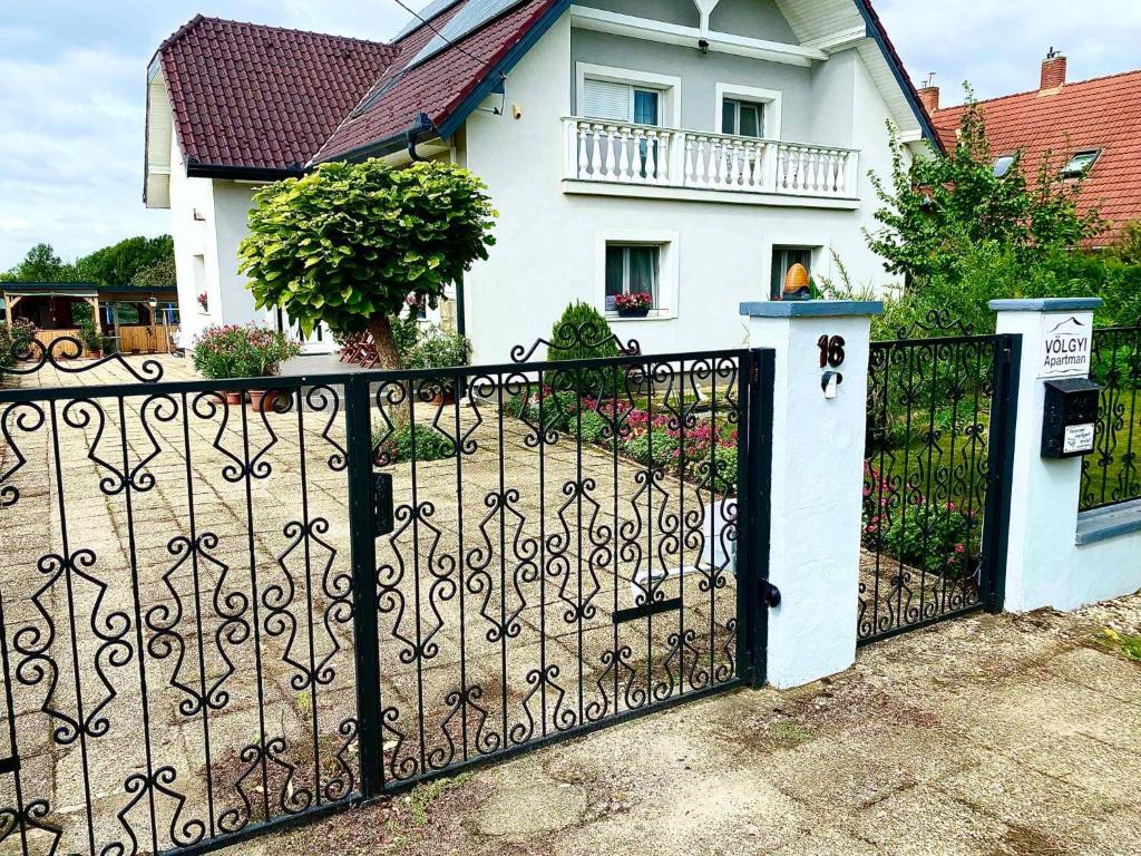 Zdjęcie z galerii obiektu Apartment in Gyenesdias - Balaton 18867 w Gyenesdiás