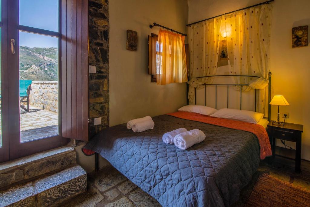 Postel nebo postele na pokoji v ubytování Psamathous Guesthouse