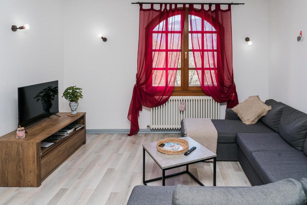 TV a/nebo společenská místnost v ubytování Al Borgo