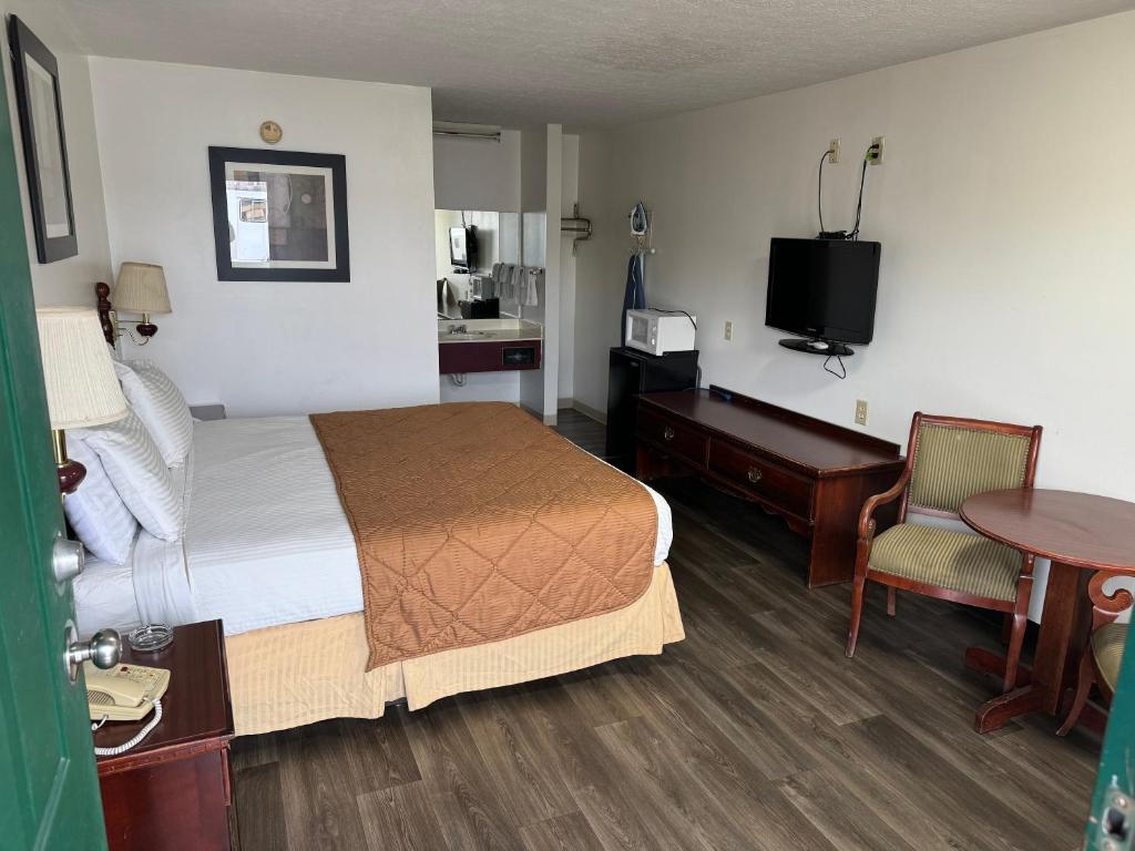 Royal Inn - Deluxe King Room