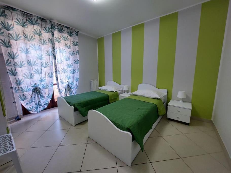 Postel nebo postele na pokoji v ubytování Gru House Family