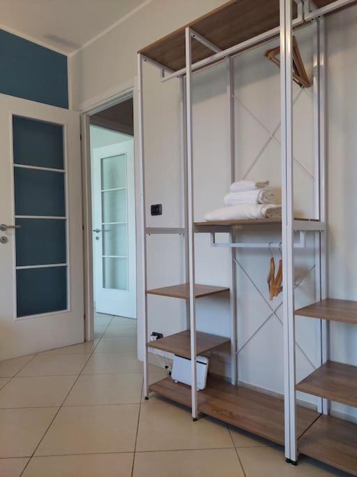 Palanda nebo palandy na pokoji v ubytování Gru House Family
