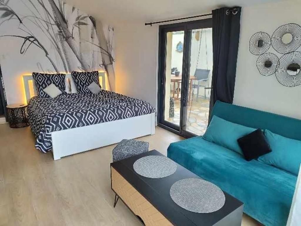 Postel nebo postele na pokoji v ubytování Studio avec terrasse