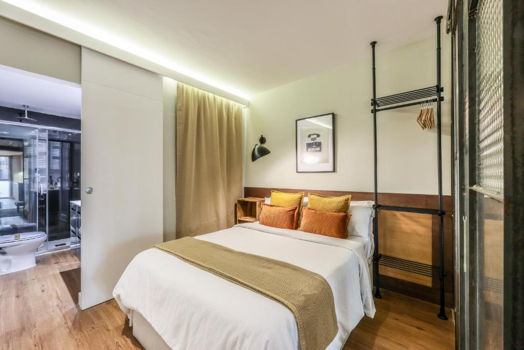 A bed or beds in a room at AP Chueca