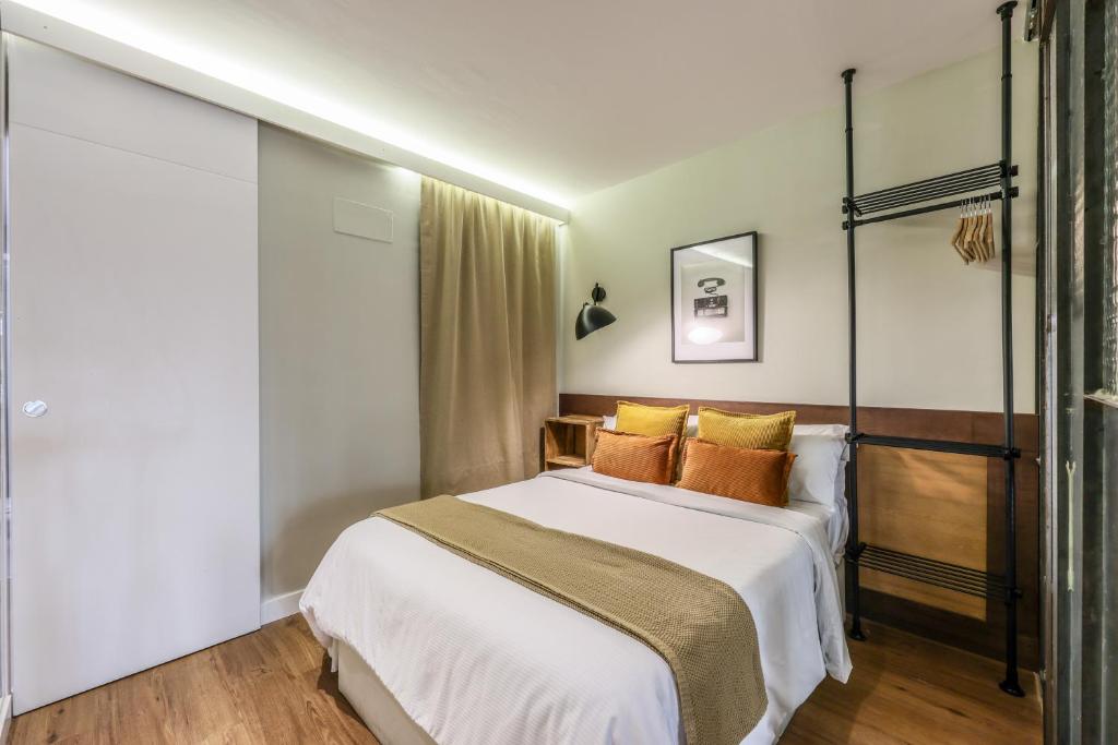 A bed or beds in a room at AP Chueca