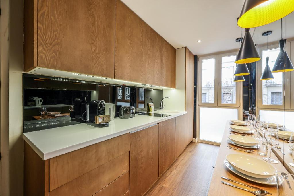 A kitchen or kitchenette at AP Chueca