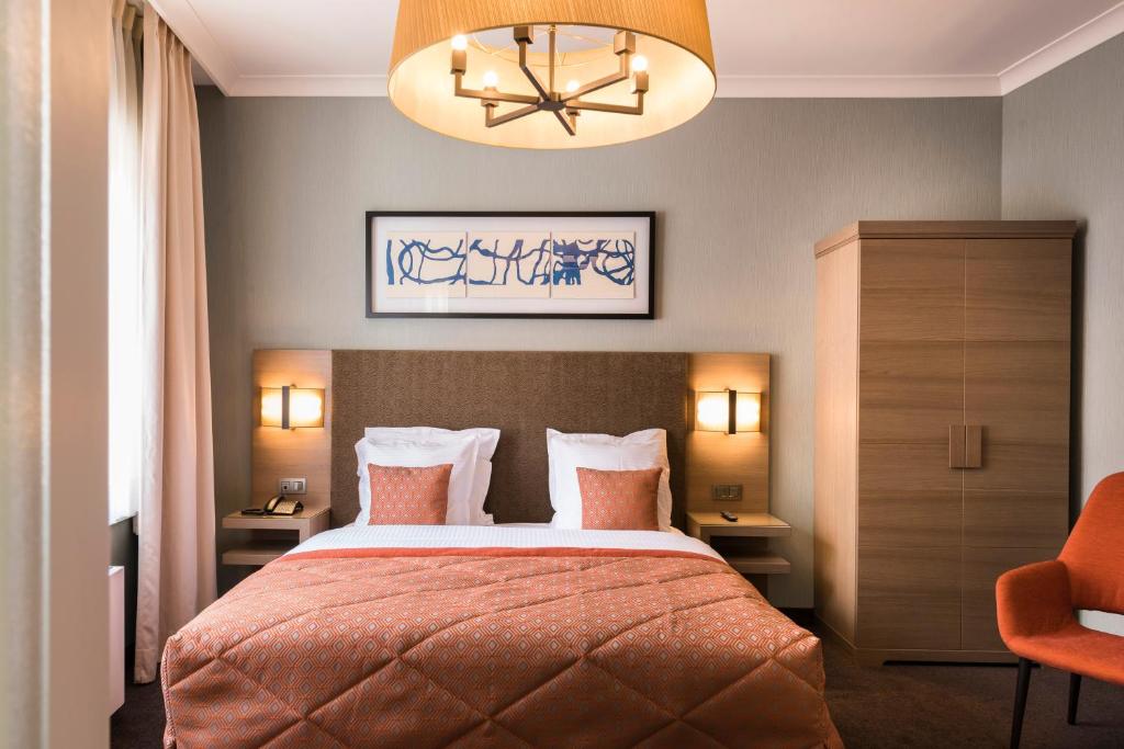 Una cama o camas en una habitación de Hotel Aragon