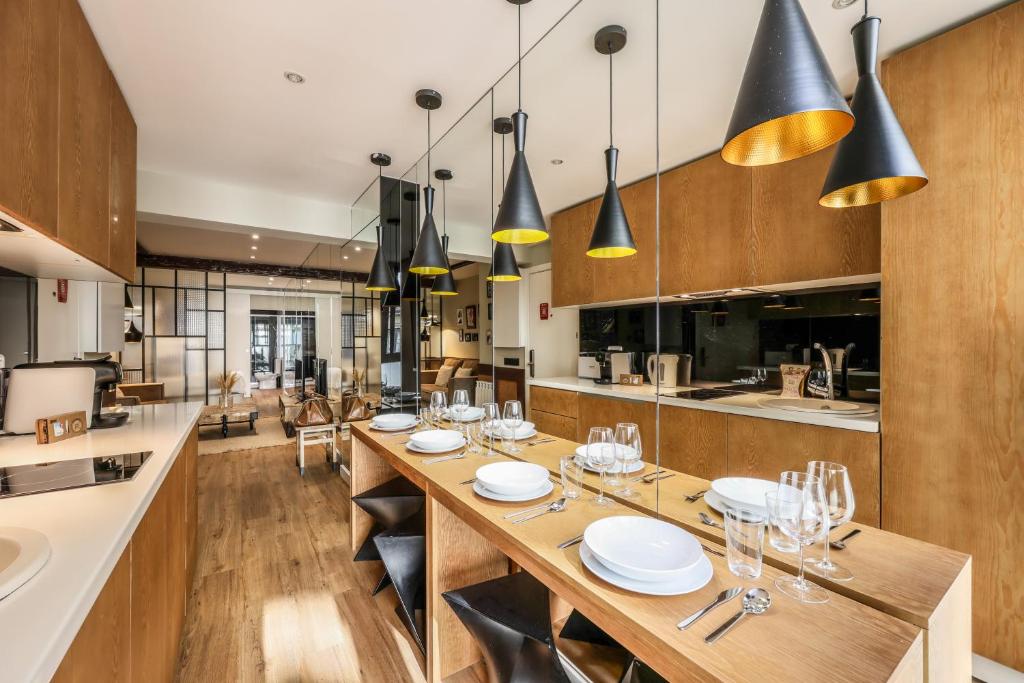A restaurant or other place to eat at AP Chueca