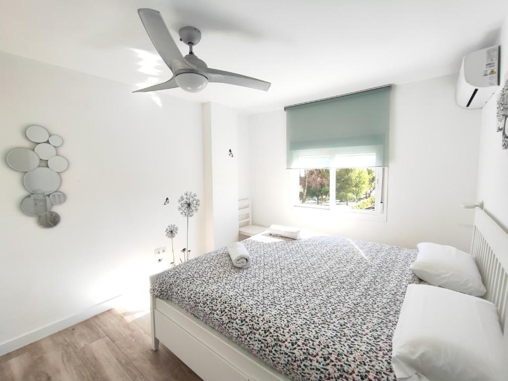 Cama ou camas em um quarto em Apartamento Málaga 300 metros de la playa
