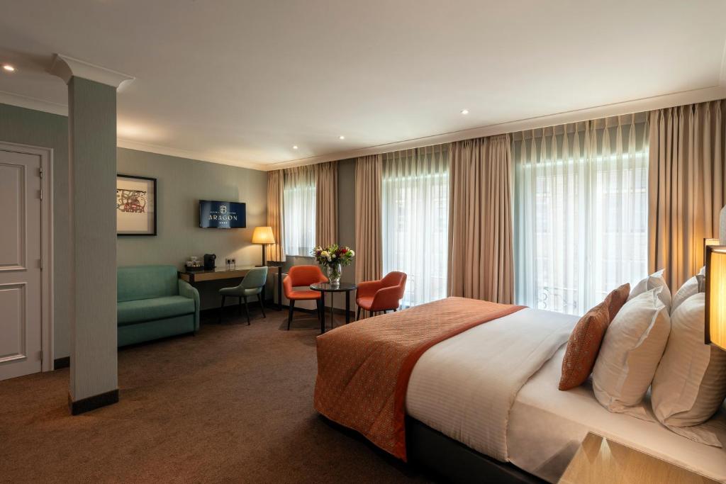 Una cama o camas en una habitación de Hotel Aragon