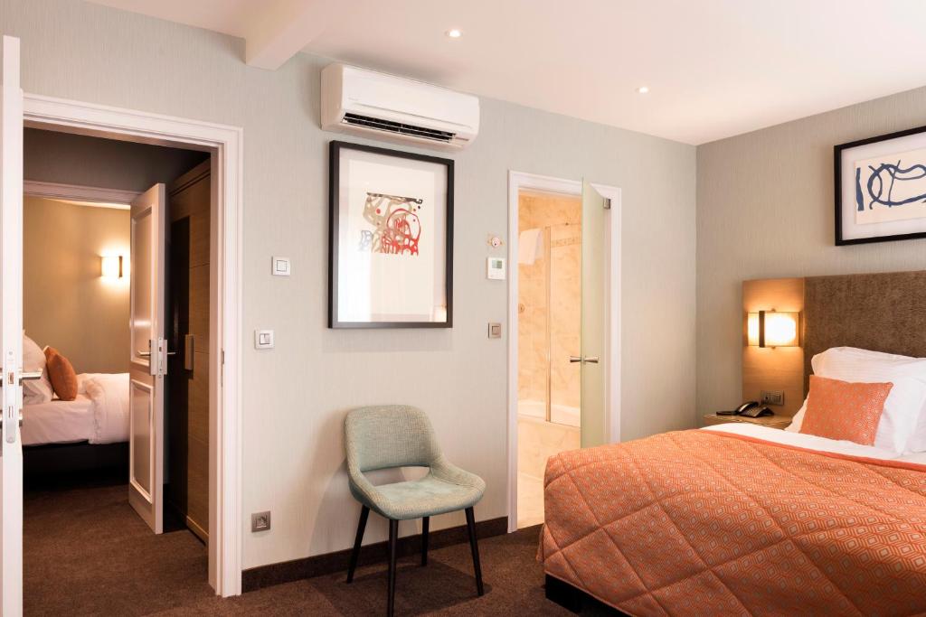 Una cama o camas en una habitación de Hotel Aragon
