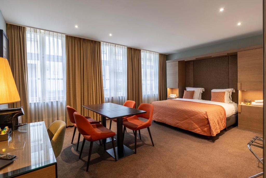 Una cama o camas en una habitación de Hotel Aragon