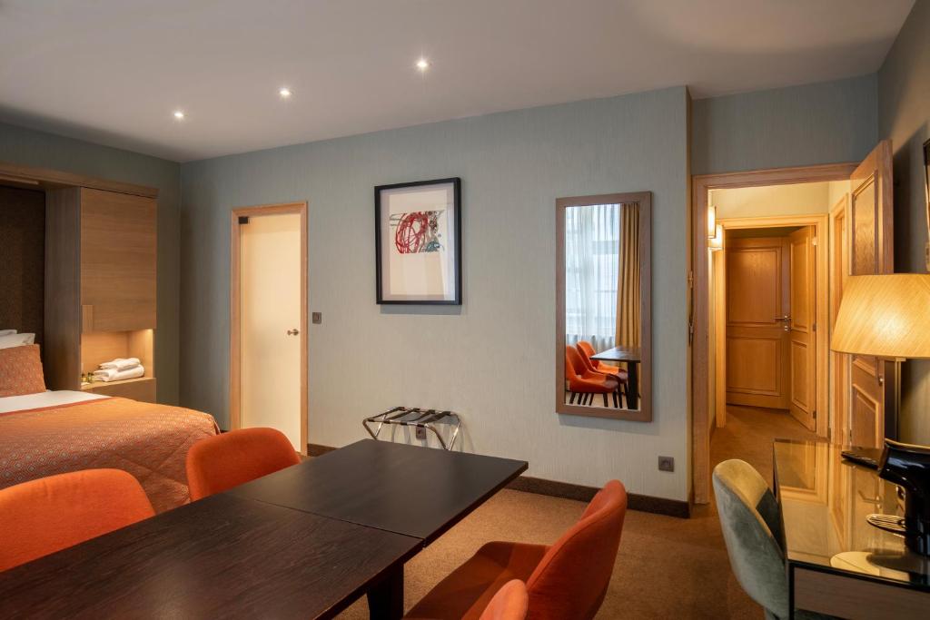 Una cama o camas en una habitación de Hotel Aragon