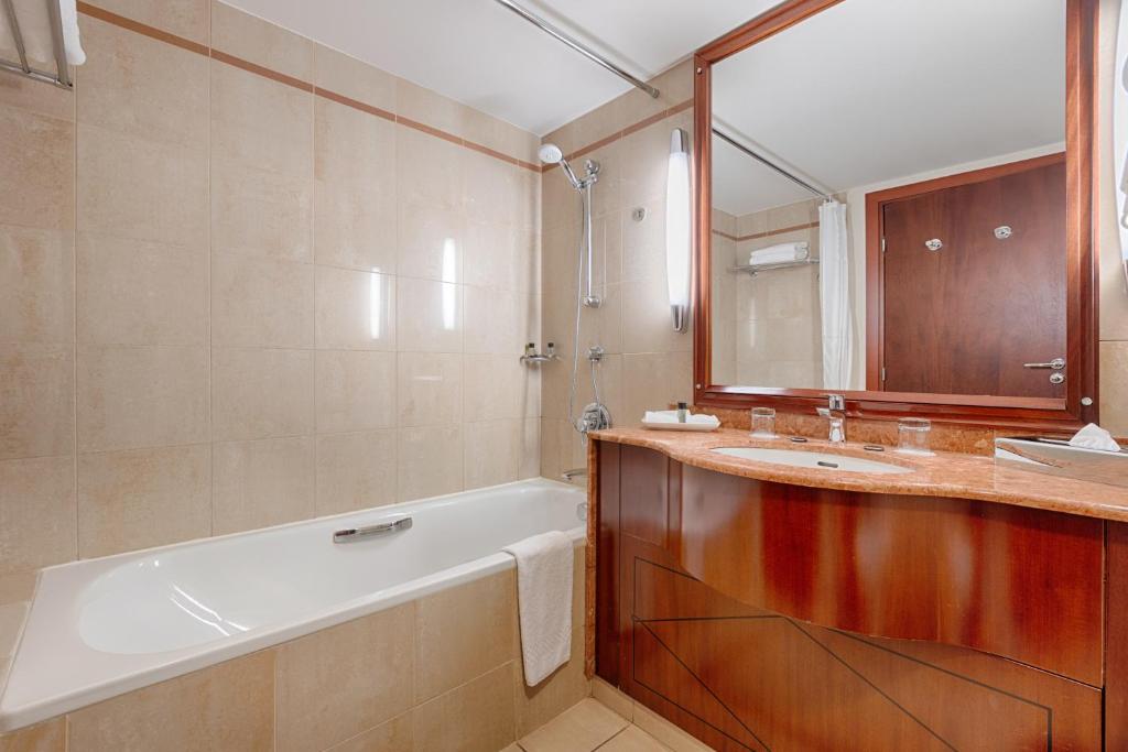 Koupelna v ubytování Evergreen Laurel Hotel