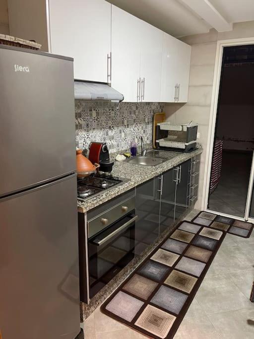 Kuchyň nebo kuchyňský kout v ubytování Luxurious 2 BD apartment in the Heart of Kenitra