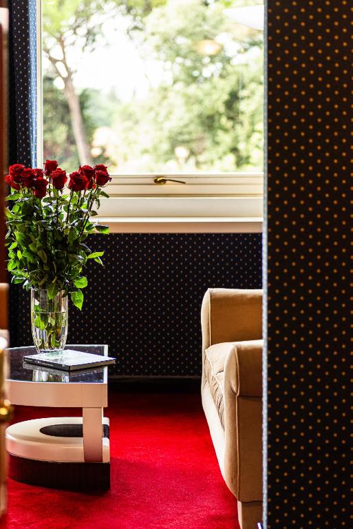 Posezení v ubytování Hotel Lord Byron - Small Luxury Hotels of the World