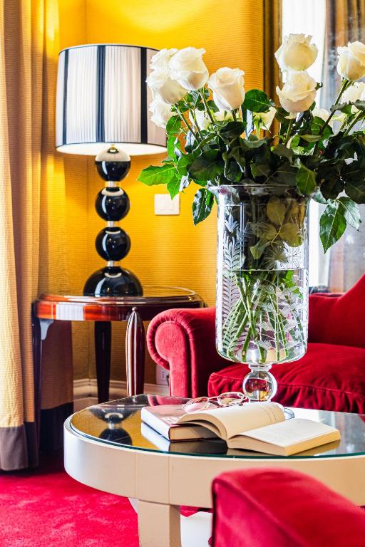 Posezení v ubytování Hotel Lord Byron - Small Luxury Hotels of the World