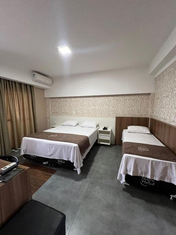 Postel nebo postele na pokoji v ubytování Nayru Hotel