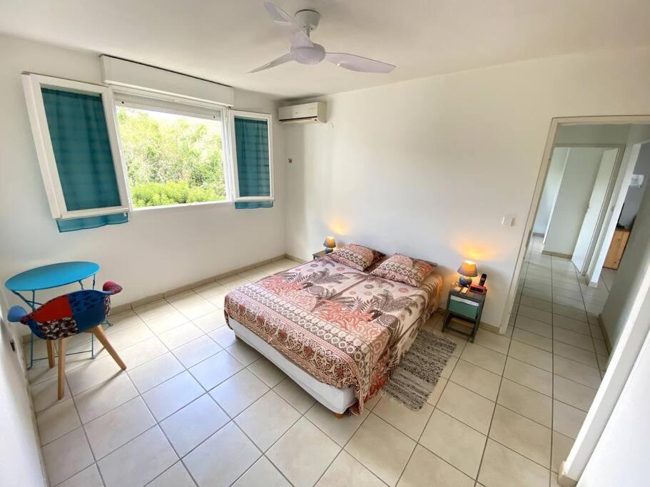 Postel nebo postele na pokoji v ubytování Appartement - Vue mer et montagne