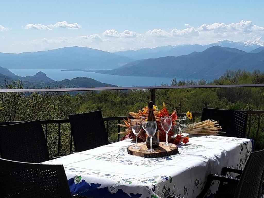 a table with wine glasses and a view of mountains at Casa Luisa Ferienhaus in Astano in Astano