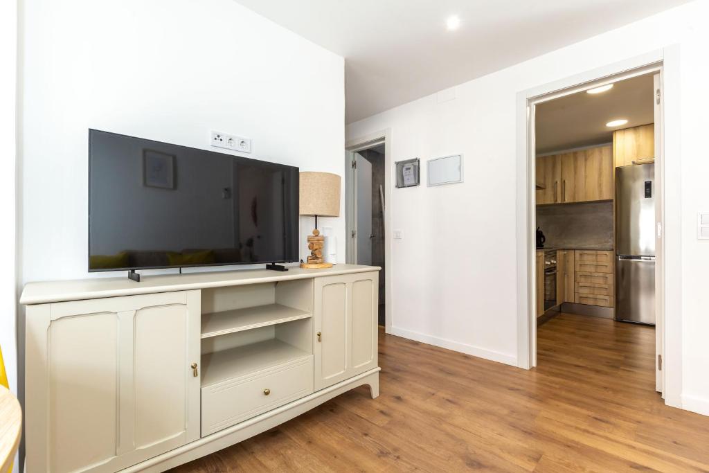 Kuchyň nebo kuchyňský kout v ubytování Picasso Suites Cornellá