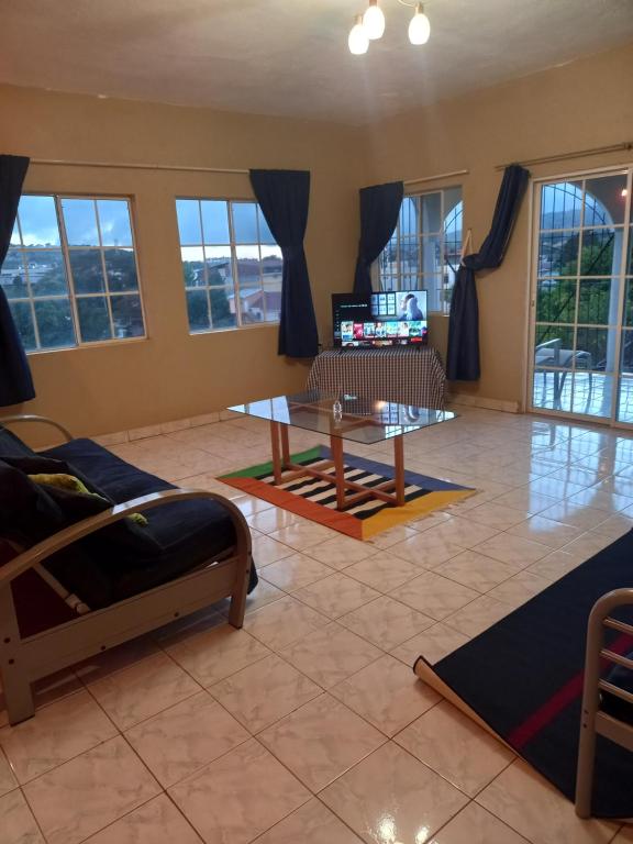 Ruang duduk di Hill Top Villa (HTV)