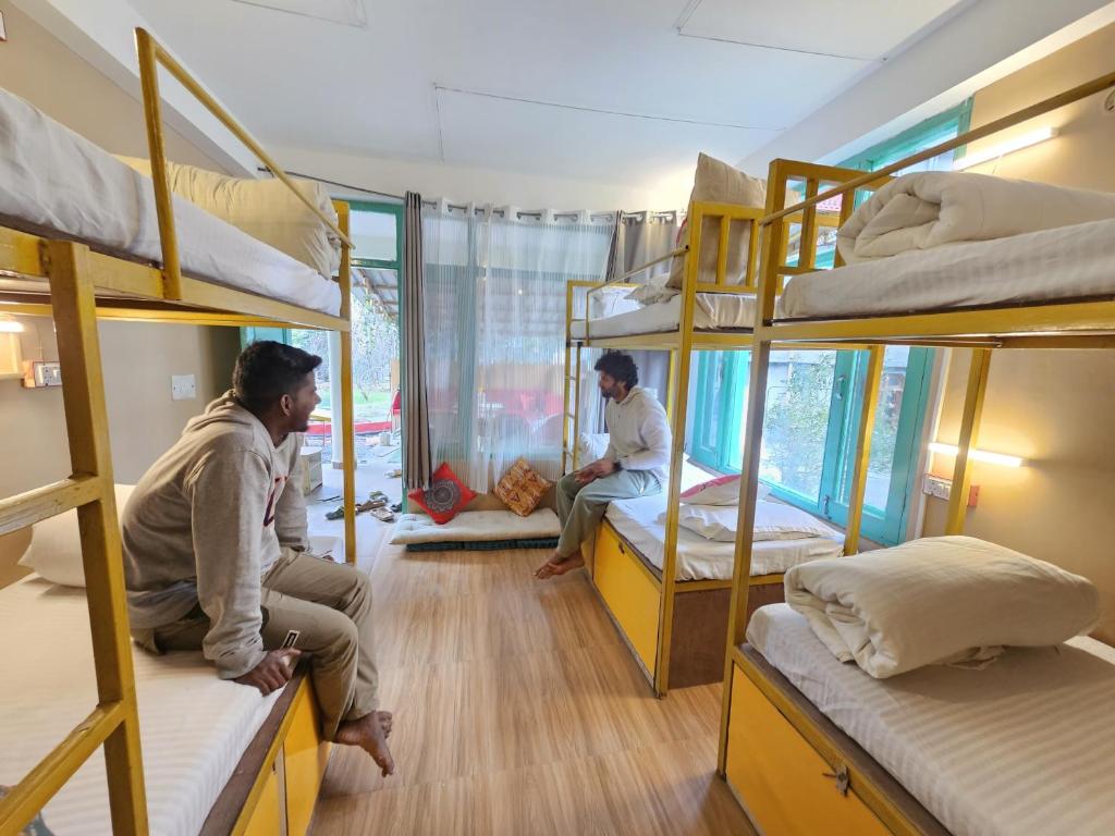 Postel nebo postele na pokoji v ubytování Safar Hostel Manali